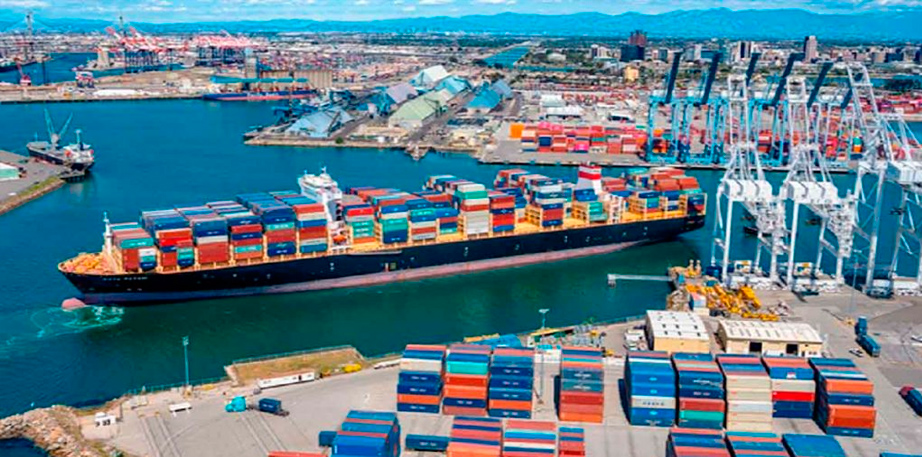 Los contenedores que se acumulan en los astilleros ferroviarios de EE.UU. aumentan las tensiones en los puertos