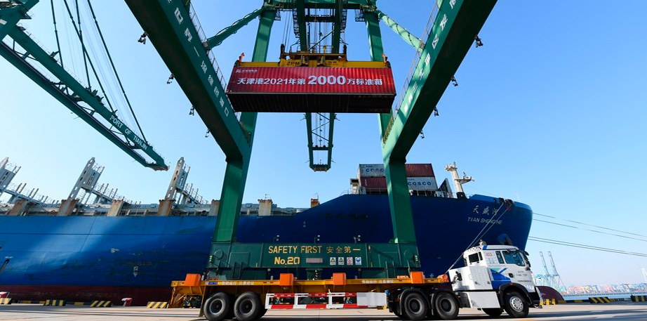 El puerto de Tianjin maneja un contenedor récord número 20 millones