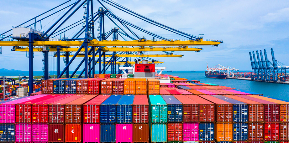 Inversores pueden seguir confiando en el desempeño accionario del transporte marítimo de contenedores en 2022