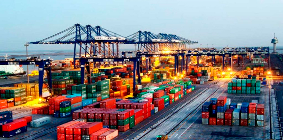 El Puerto de Tianjin alcanza un récord de más de 4,5 millones de TEU