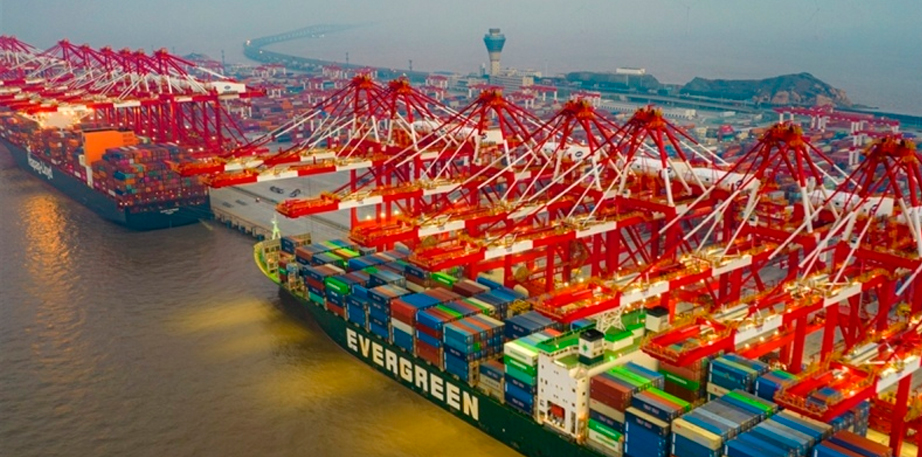Puerto de Shanghái registró en agosto su tercera cifra de tráfico mensual más alta del 2022