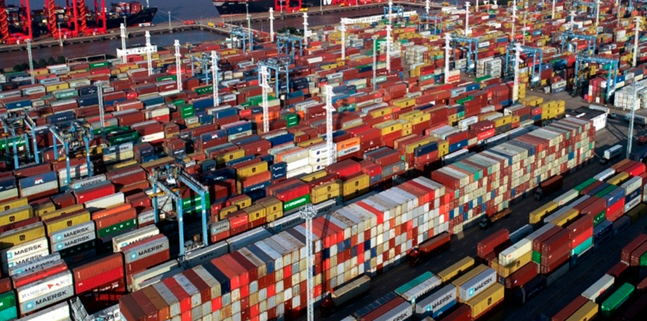 Puerto de Ningbo-Zhoushan de China amenaza el segundo lugar global de Singapur en movilización de contenedores